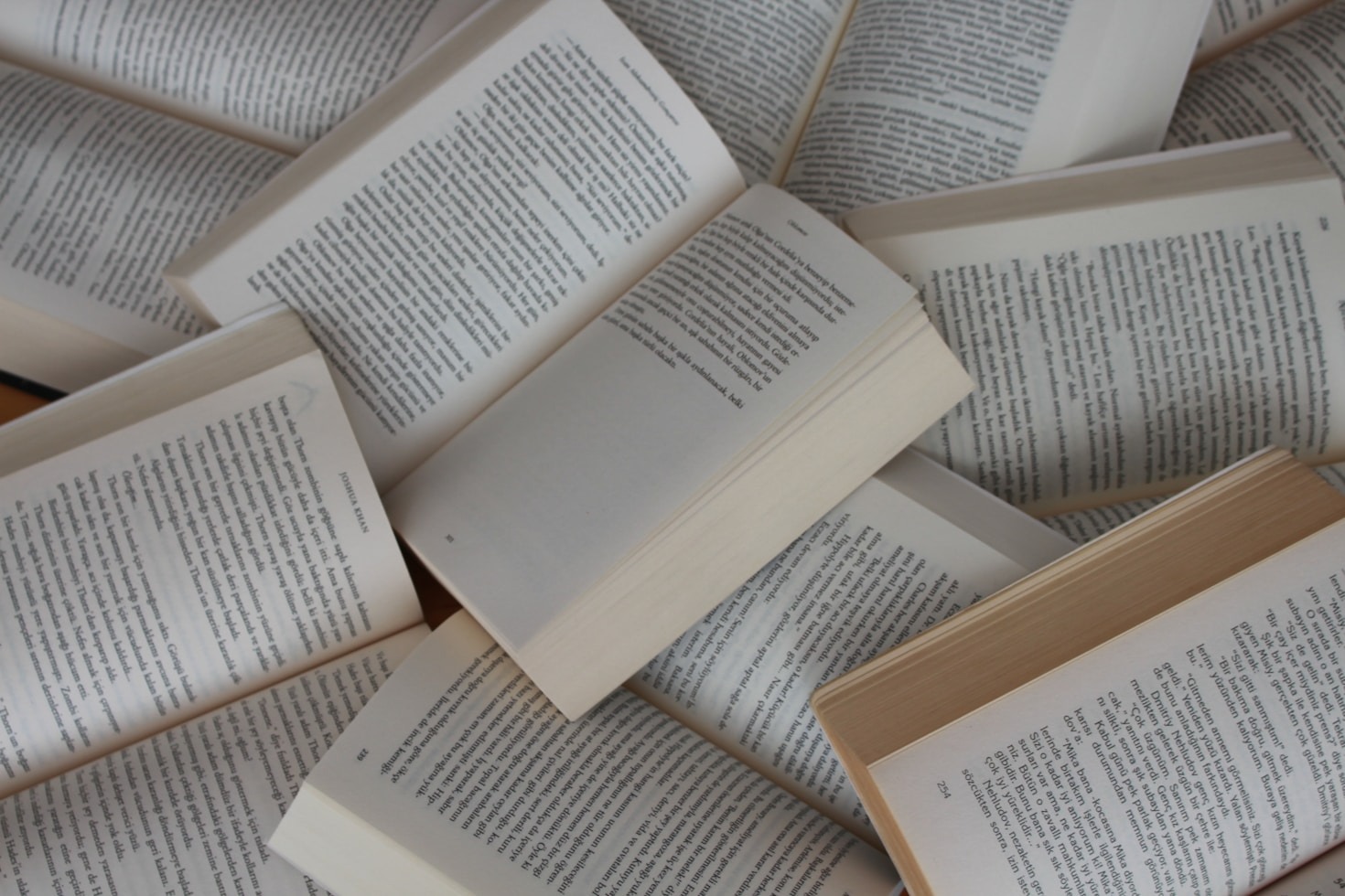 How Victoria Constantinescu Crafts Memorable Stories